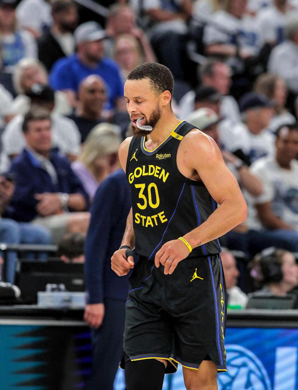  周末NBA季后赛前瞻：库里伤情更新，那不勒斯冲击连胜纪录